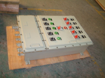 特價(jià)批發(fā)照明動(dòng)力配電箱、配電柜、電氣控制柜及無功補(bǔ)償裝置 瑞安市恒安電氣的專業(yè)優(yōu)勢(shì)