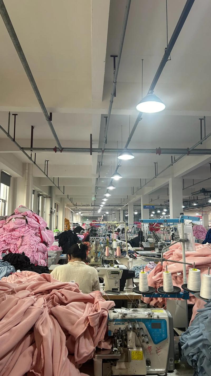 帶你走進(jìn)服裝廠 #生產(chǎn)車間忙碌的一天 不瞞你說,我想尋求
